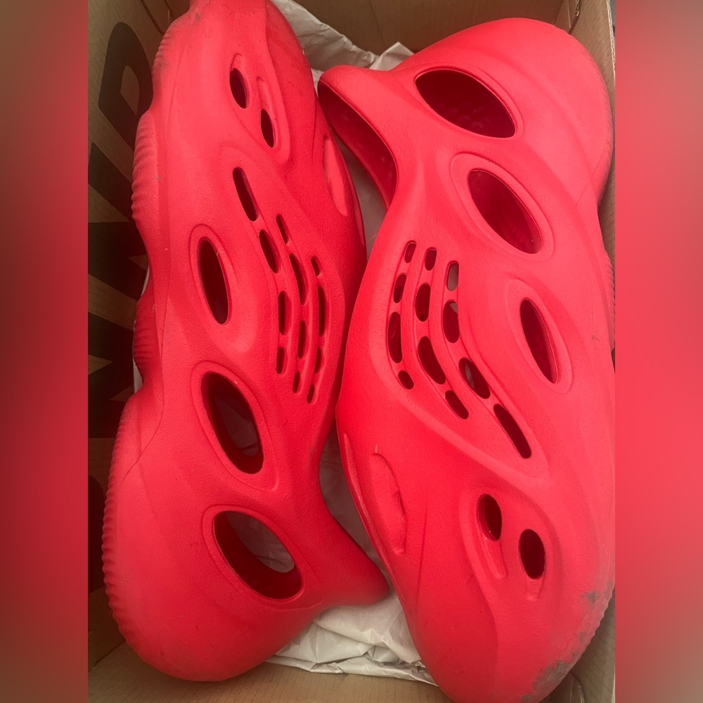 Yeezy EUC Adidas Foam Runner Red Slip-On Shoes Sz 12 - Picture 4 of 5